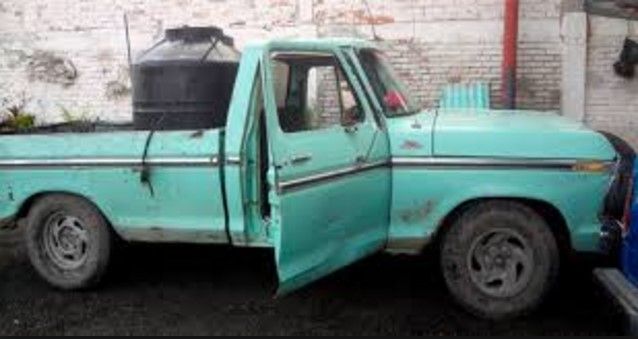 Detienen a pareja que traficaba mariguana dentro de un tinaco