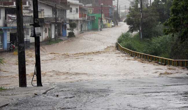 “Javier” ya es tormenta tropical y amenaza las costas mexicanas