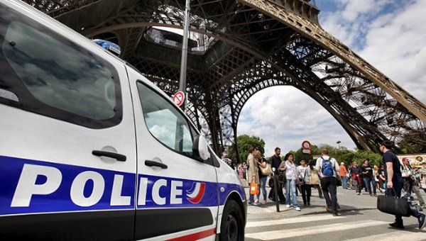 Evacúan por error la Torre Eiffel de París