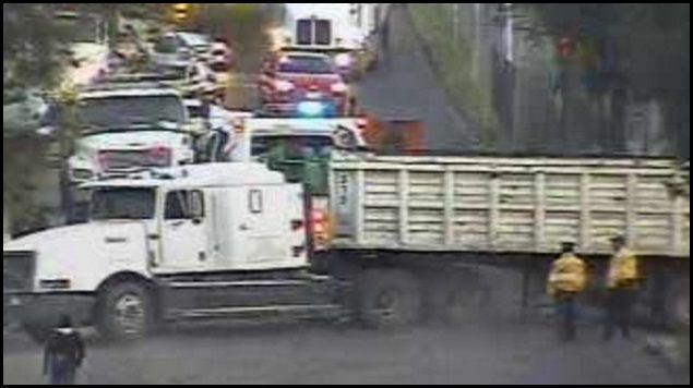 Tráiler descompuesto bloqueó Insurgentes Sur