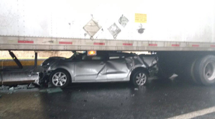 Tráiler impacta dos vehículos en autopista Chamapa-Lechería - trailer