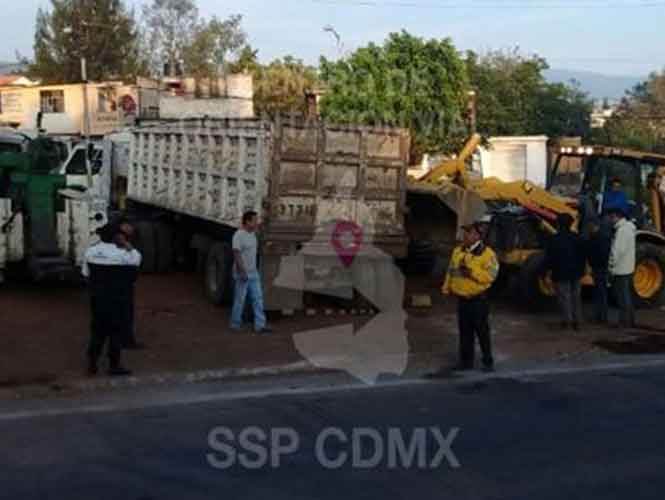 Tráiler descompuesto bloqueó Insurgentes Sur - trailer2