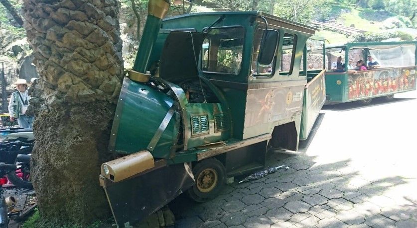 Tren de Chapultepec choca y deja trece heridos