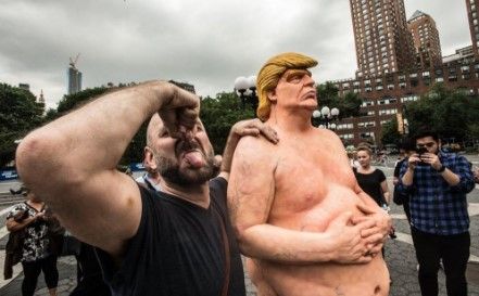 Exhiben estatua de Trump desnudo en Nueva York