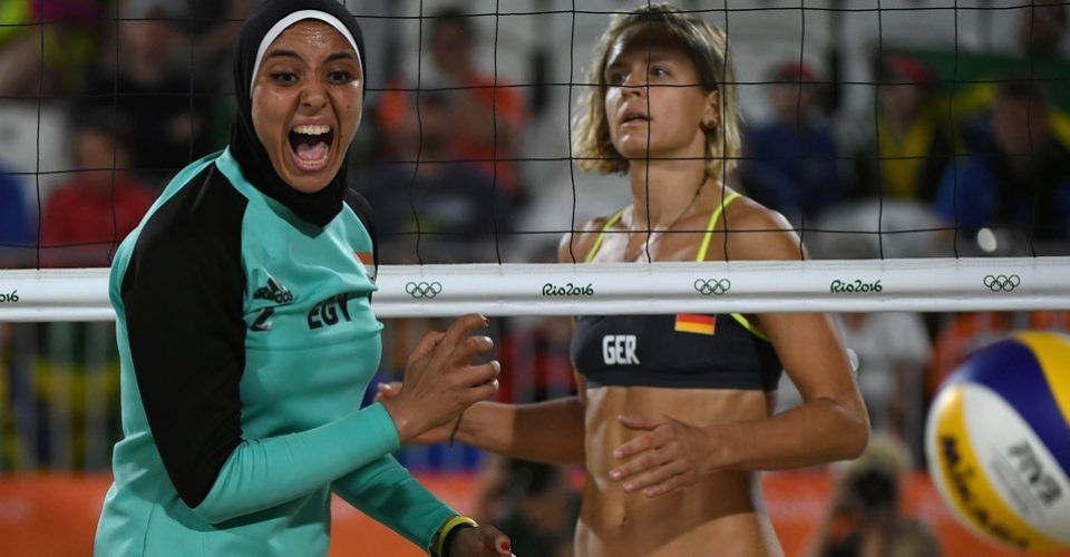 Jugadora egipcia de voleibol responde a las críticas de su velo