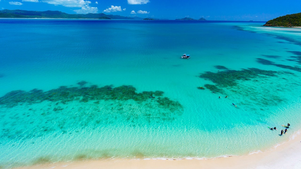 Una de las mejores playas del mundo, donde se grabó Piratas del Caribe - whitehaven-beach-day-cruise3
