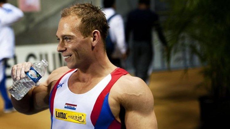 Expulsan a gimnasta de Holanda de Río 2016 por salir a emborracharse - yuri-van-gelder