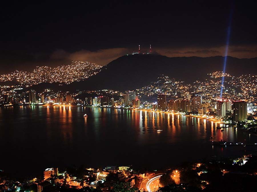 Hombres armados atacaron bar en Acapulco