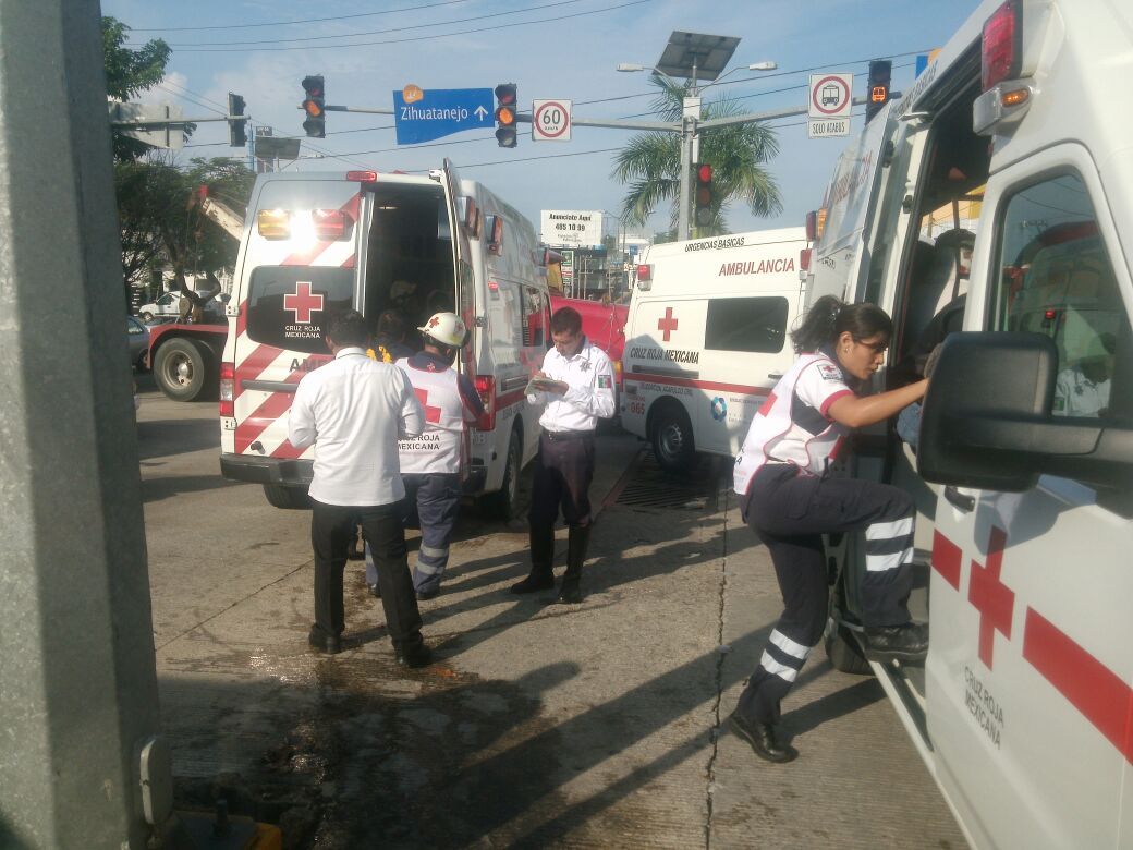 Choque entre camiones de Acabús y Bonafont deja 10 heridos - 0c82aa91-6d60-4f70-af54-12a3ee62bbe6