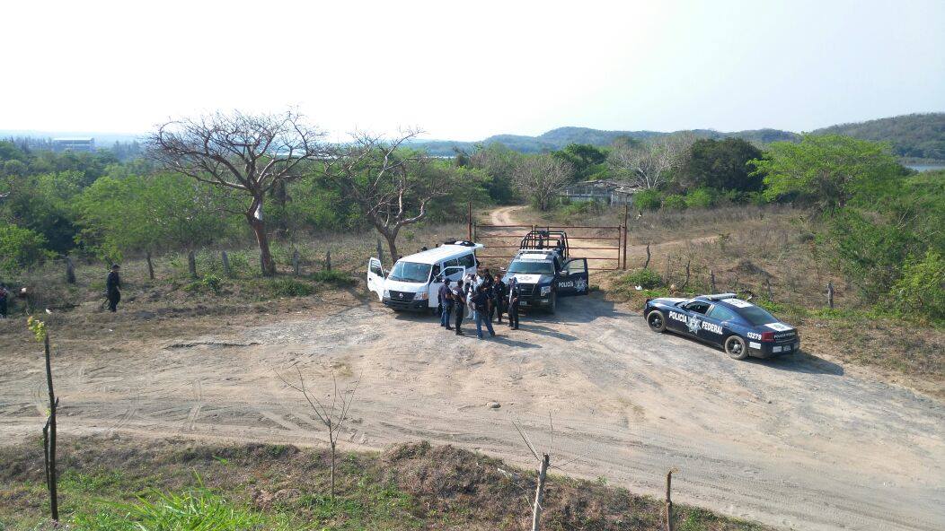 Encuentran 28 cuerpos en fosa de Veracruz Encuentran 28 cuerpos en fosa de Veracruz