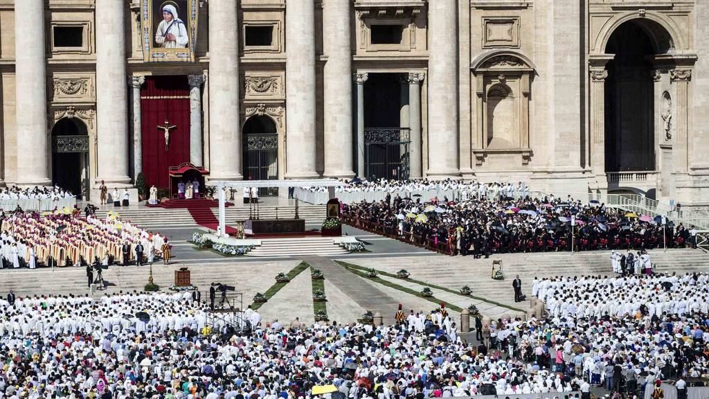 Francisco invitó a comer pizza al Vaticano a mil 500 pobres