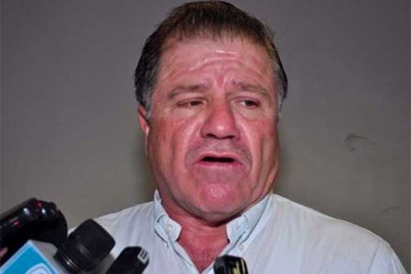 Piden cárcel para alcalde que se vitoreó a él mismo durante el Grito - 147439943644