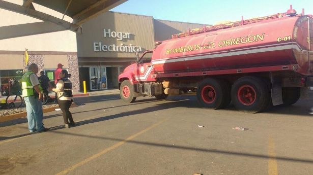 Incendio en Walmart de Ciudad Obregón