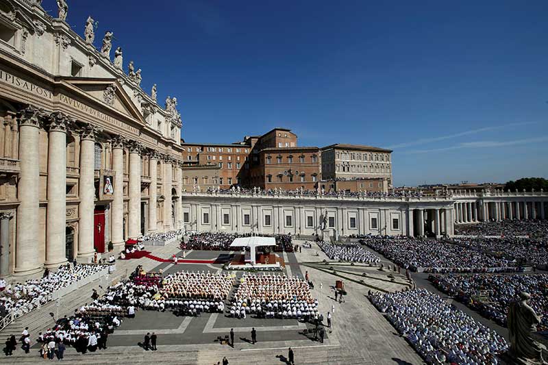 Francisco invitó a comer pizza al Vaticano a mil 500 pobres - 1514198