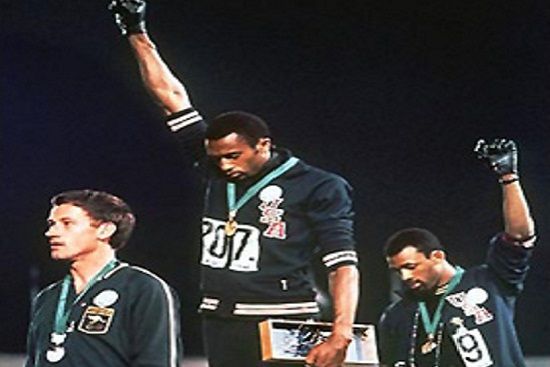 "Los jugadores que protestan deberían de irse a otro país": Trump - 1968-Olympics-Black-Power