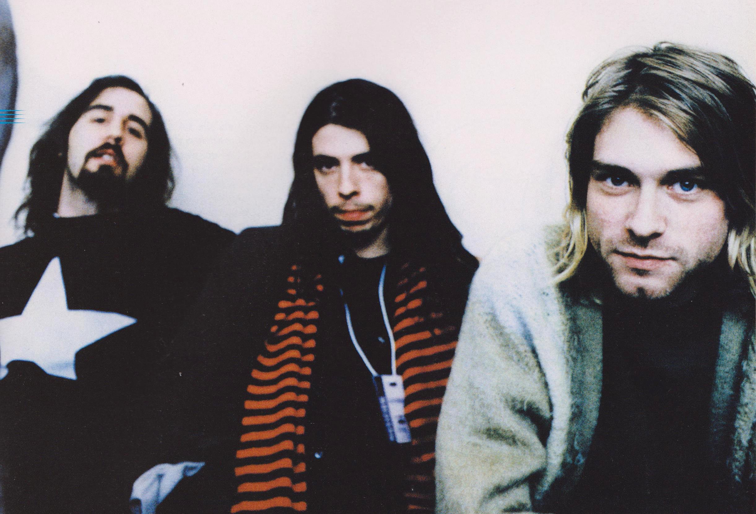 Bebé del disco de Nirvana vuelve a posar 25 años después - 1991-12-07backstage01