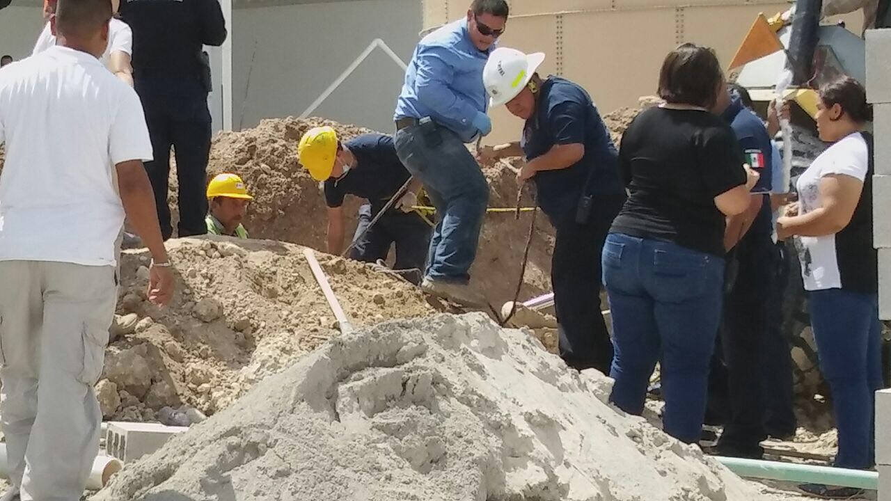 Hombre muere sepultado por derrumbe de construcción en Piedras Negras