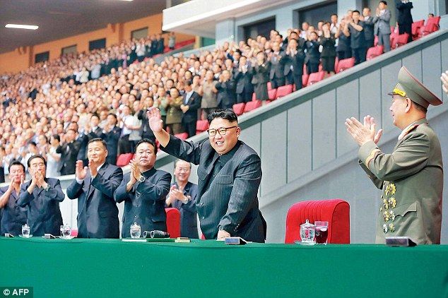 Kim Jong-un ejecutó al ministro de Educación por no sentarse bien - 37BA80A100000578-3768569-image-a-2_1472720178103