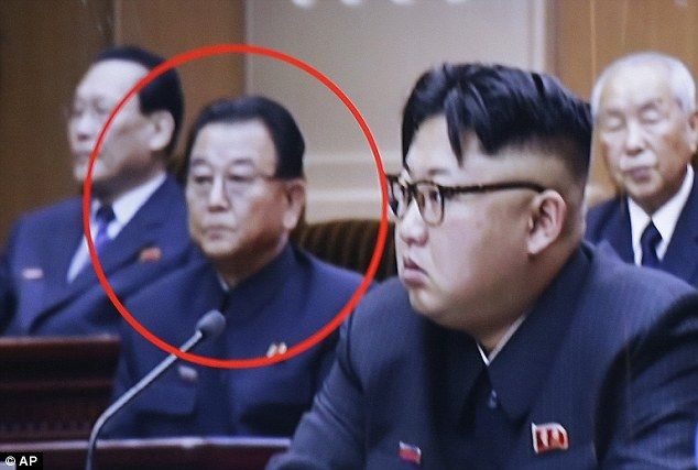 Kim Jong-un ejecutó al ministro de Educación por no sentarse bien - 37BDF50100000578-3768569-image-m-3_1472720181731
