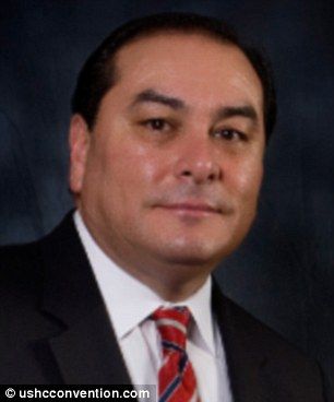 Renuncian dos consejeros hispanos de Trump tras discurso - 37CE1C6E00000578-3769691-image-a-20_1472760947060