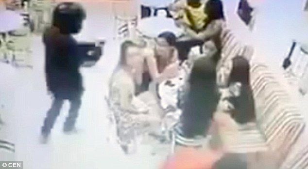 Video: ejecuta a hombre que comía helado con su novia