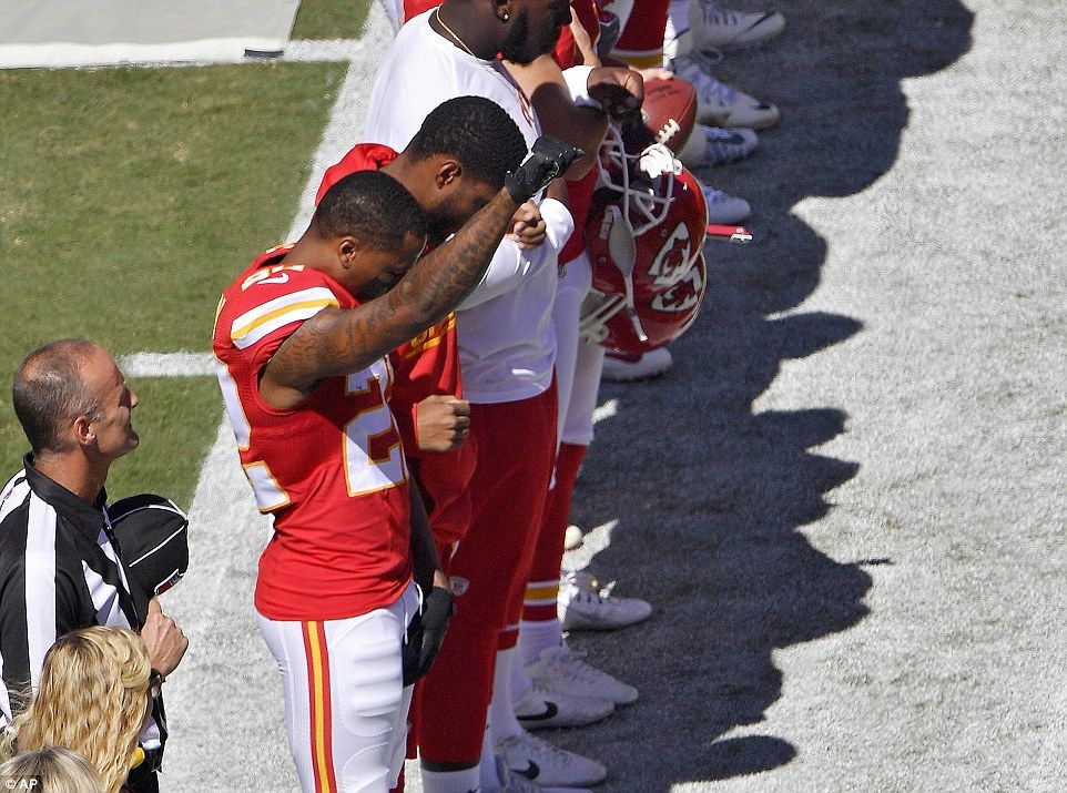 "Los jugadores que protestan deberían de irse a otro país": Trump - 3837C02A00000578-3784017-image-a-19_1473627979932