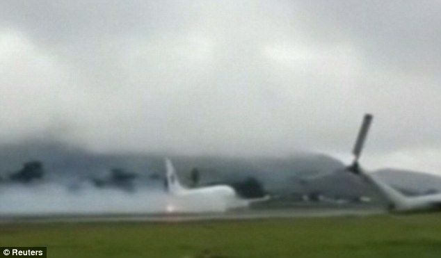 Video: avión aterriza sobre panza por fallo