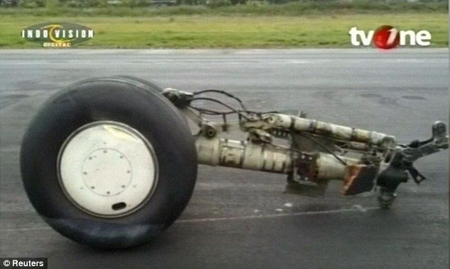 Video: avión aterriza sobre panza por fallo - 384A2A2700000578-3786972-image-a-46_1473764006697