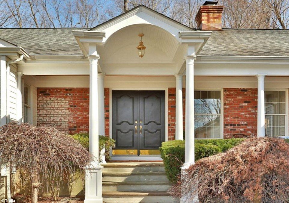 Los Clinton compran casa de 1.16 millones de dólares - 38B51C0D00000578-0-image-a-22_1474615384080