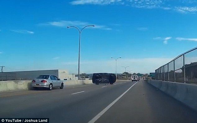 Video: volcadura de camioneta en autopista