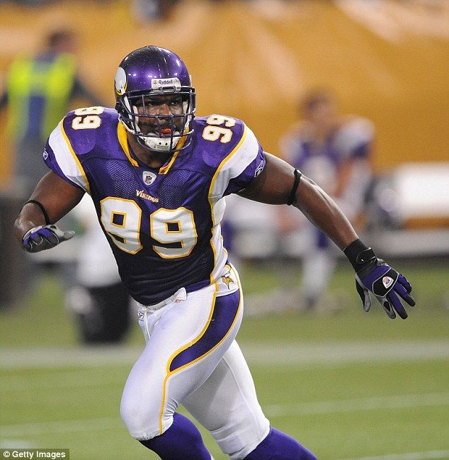 Exjugador de la NFL le da paliza a 4 ladrones - 38C7655300000578-0-image-a-1_1474808645287