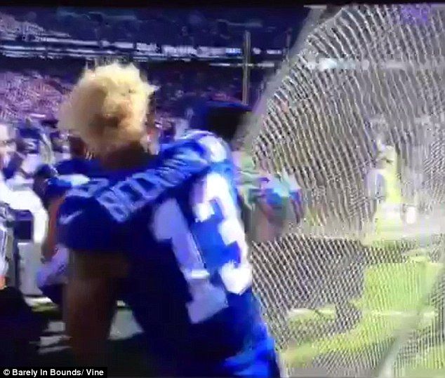 Video: Beckham Jr golpea red y esta le regresa el golpe - 38CB7F5900000578-3807105-image-a-67_1474852949701