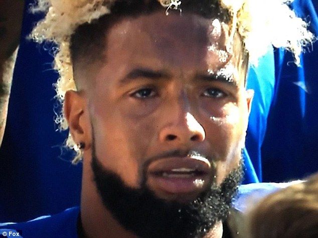 Video: Beckham Jr golpea red y esta le regresa el golpe - 38CBF09500000578-3807105-image-a-83_1474861130283