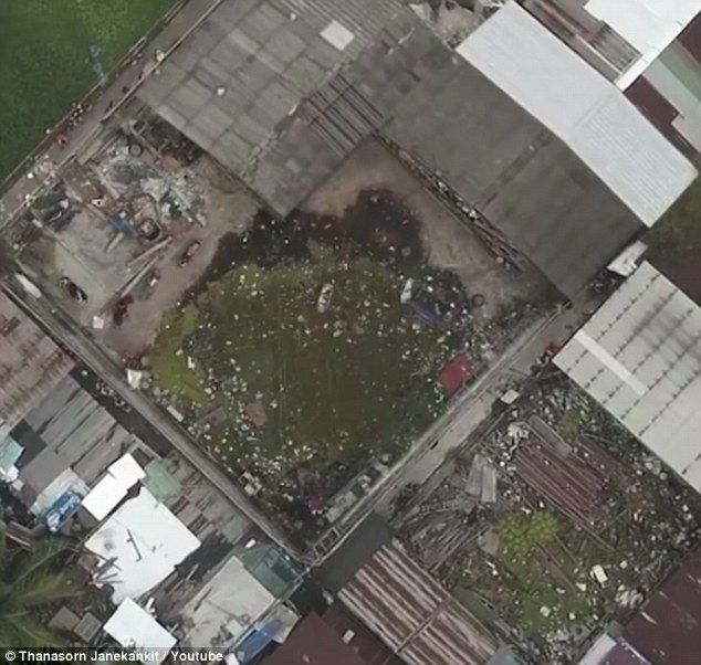 La primera cancha de futbol no rectangular en el mundo - 38DE63D800000578-3811138-The_venues_some_of_which_were_previously_filled_with_rubbish_pic-m-73_1475046192625