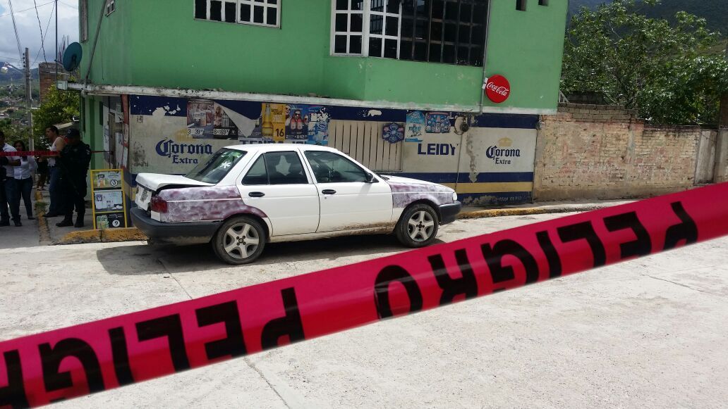 Hallan dos cuerpos desmembrados en taxi de Chilpancingo