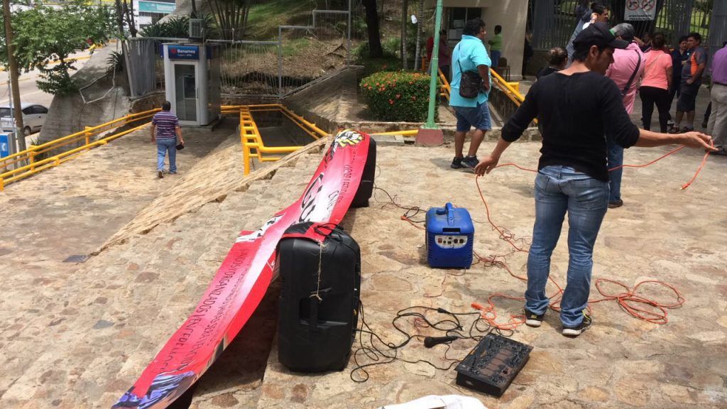 Liberan maestros el Ayuntamiento de Acapulco - 74056a5d-473c-4499-a814-a3970387fb7f-1024x576