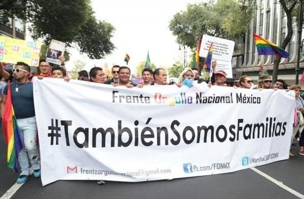 Marcha comunidad LGBT en Ciudad de México