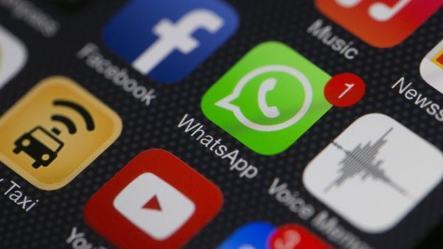 Así puede evitar que los demás escuchen los mensajes de voz de WhatsApp - 91381705_gettyimages-470542793