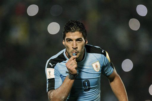 Uruguay golea para encabezar la eliminatoria sudamericana - 96f4d32e7193b02da30f6a706700cd85