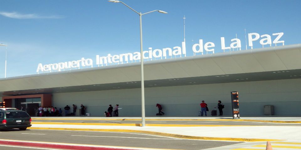 Aerolíneas suspenden vuelos hacia La Paz y Los Cabos