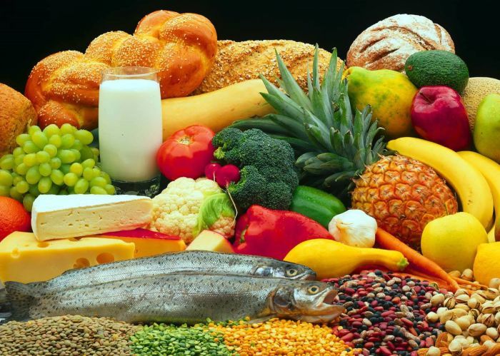 ¿Cómo se alimentan los atletas olímpicos? - Alimentos-saludables-700x499