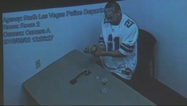 Video: logra romper esposas y escapa de la policía