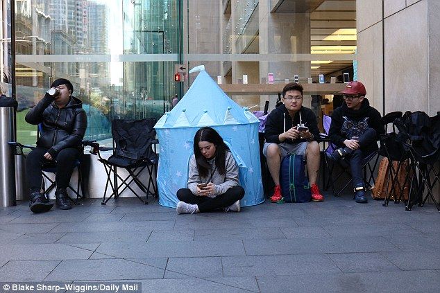 Galería: acampan para comprar el nuevo iPhone 7 - Apple-Hungría-3