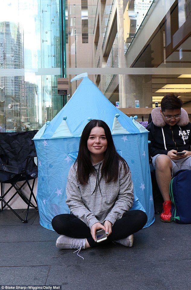 Galería: acampan para comprar el nuevo iPhone 7 - Apple-Hungría-5