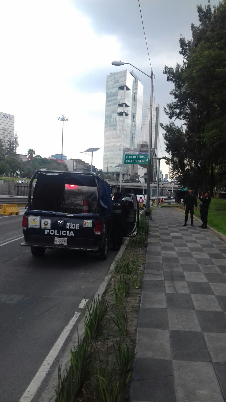 Policías resguardan lugar del doble asalto en Periférico - Asalto-Periférico-6