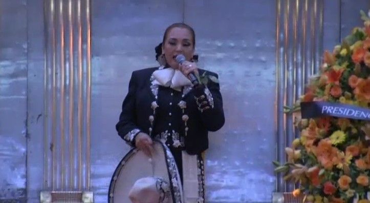 Click aquí para ver en vivo el homenaje a Juan Gabriel en Bellas Artes - Aída-cuevas