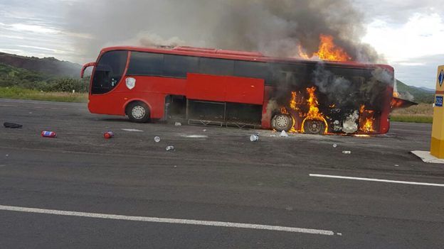 Se incendia autobús de la Banda Tierra Sagrada