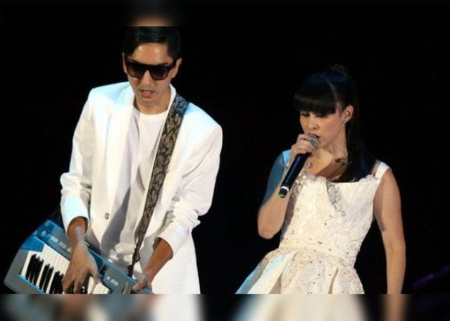 Video: Belanova olvida letra de “Yo no nací para amar” en homenaje a Juan Gabriel