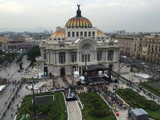 Click aquí para ver en vivo el segundo día del homenaje a Juan Gabriel en Bellas Artes