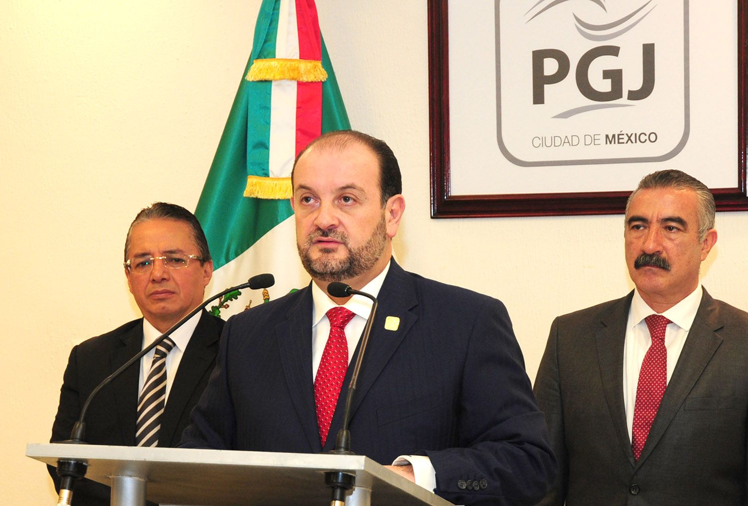 Detienen a banda de criminales extranjeros en Lomas de Chapultepec - CS2016-1007